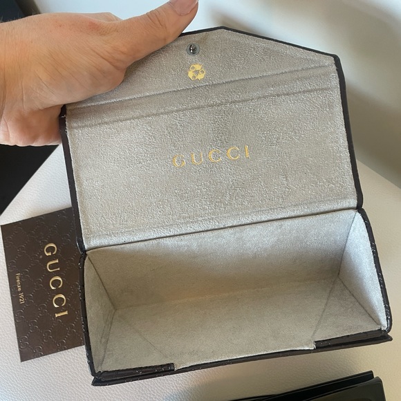 Black Gucci Logo Sunglasses - Picture 9 of 13